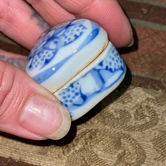Vintage porcelain pill box trinket box - Picture 2 of 6